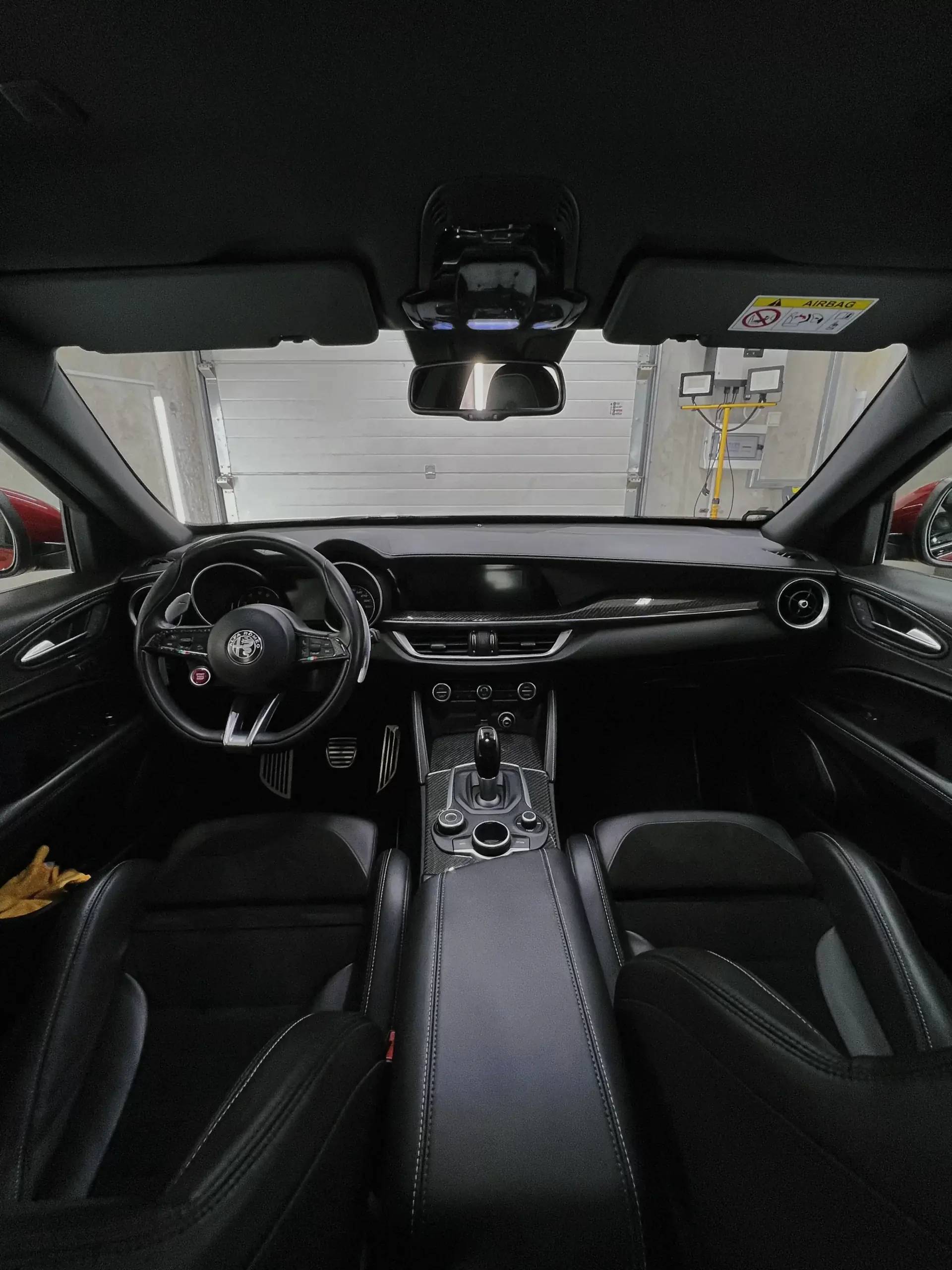 CustomWorks - Profesjonalne usługi detailingu samochodowego