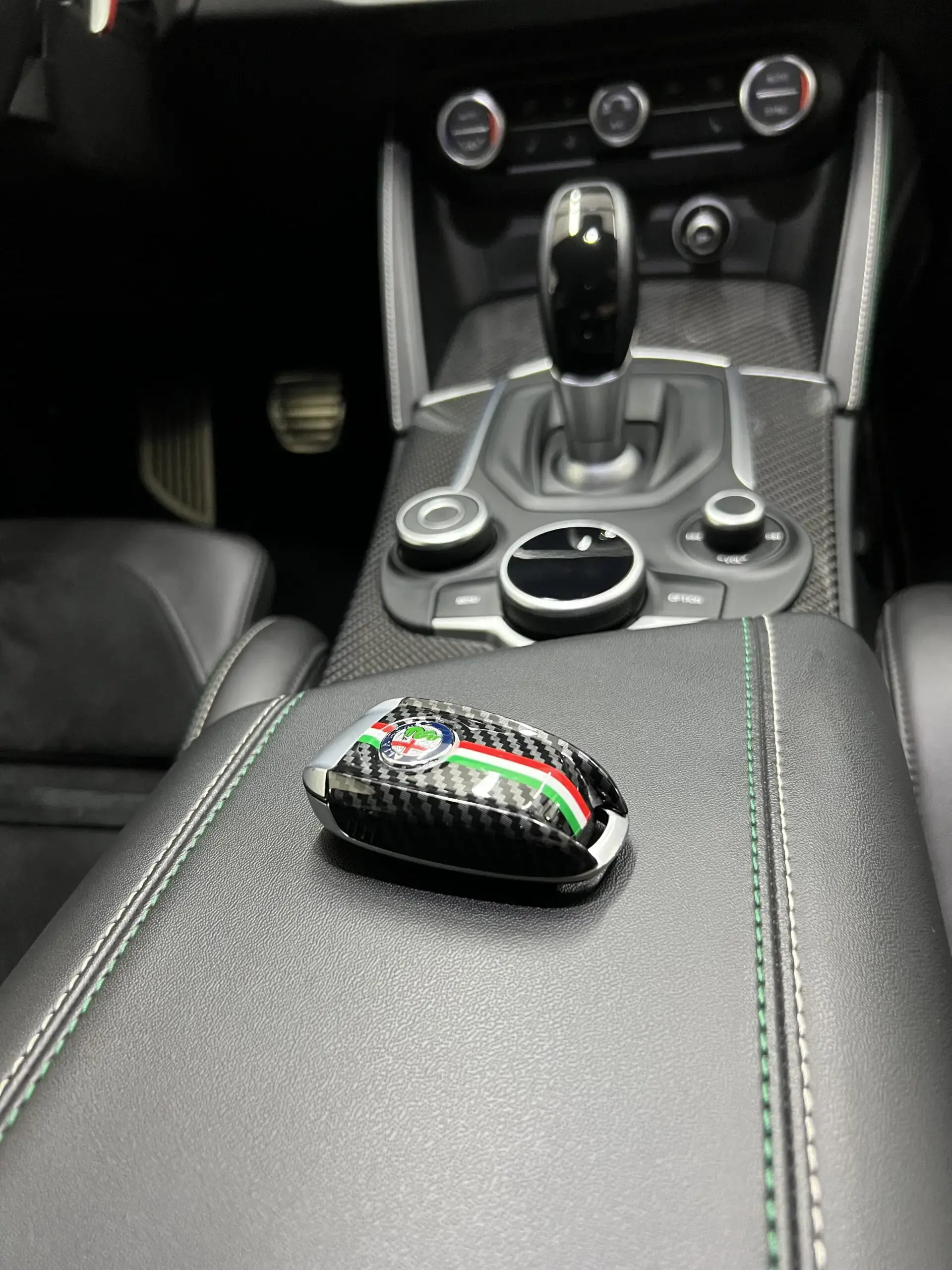 CustomWorks - Profesjonalne usługi detailingu samochodowego